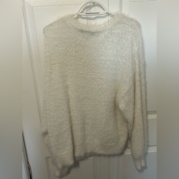 London Kaye Fuzzy Sweater - Picture 3 of 3